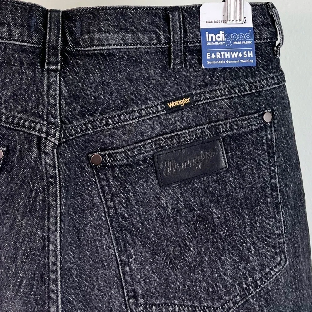 NWT Wrangler High Rise Raw Hem Festival Bermuda Shorts Grey